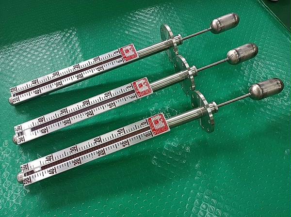 顶装磁翻板液位计