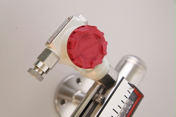 捆绑式液位变送器